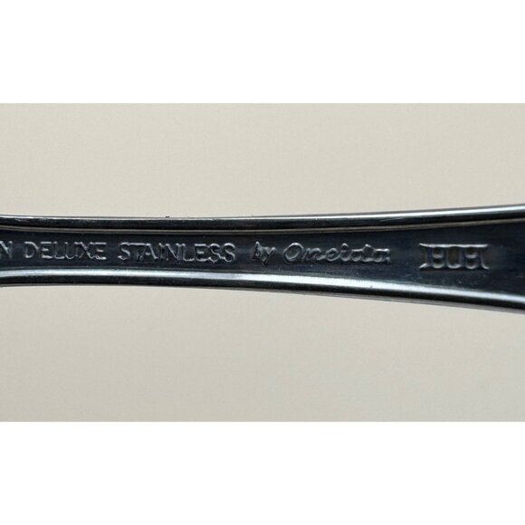 8 Oneida Distinction Deluxe KENNETT SQUARE Stainless Salad Forks - Picture 6 of 7